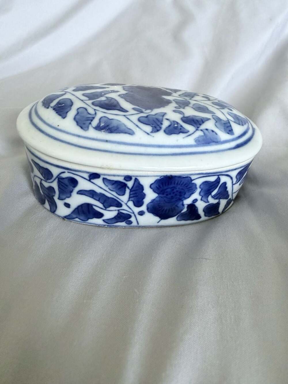 Chinese Porcelain Blue and White Floral Trinket Box